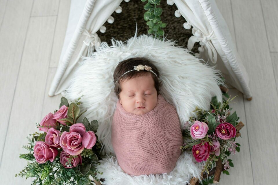 newborn Lara 2024